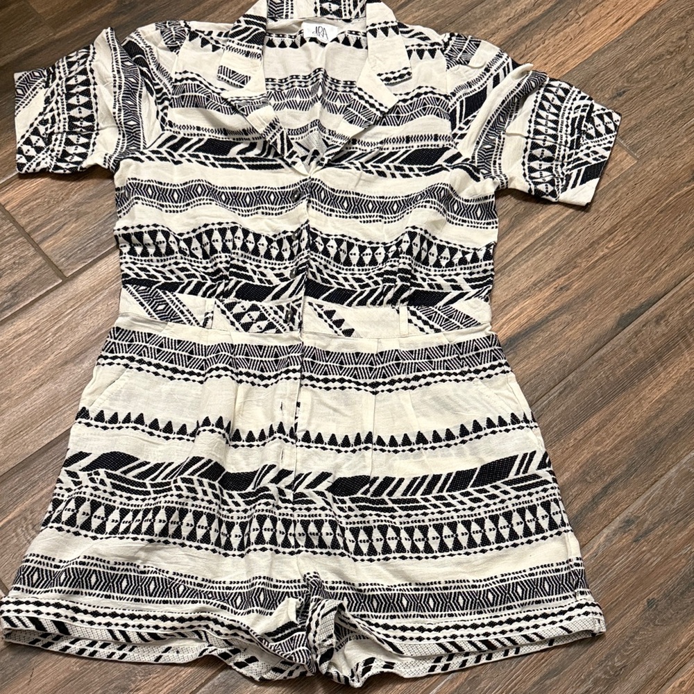 dRA Los Angeles Geometric Black and White Romper